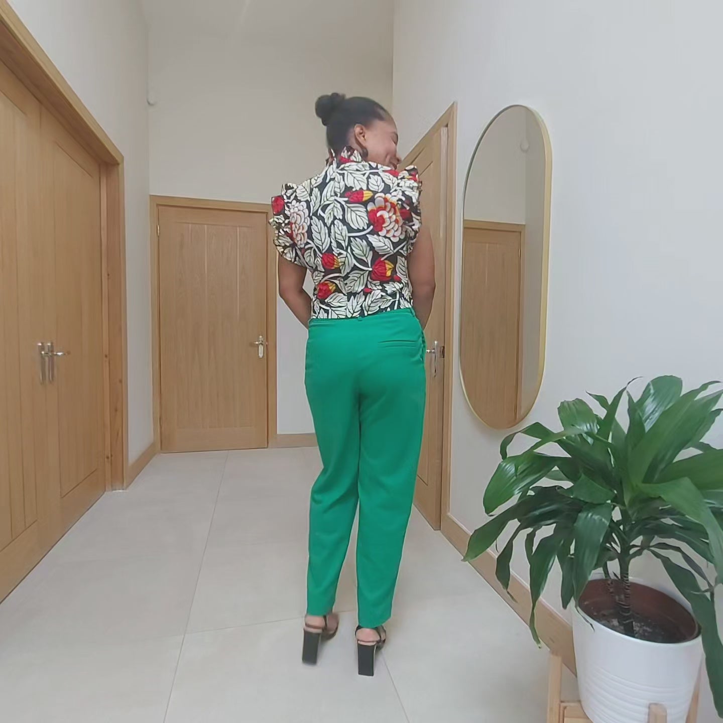 Load video: Solange Top